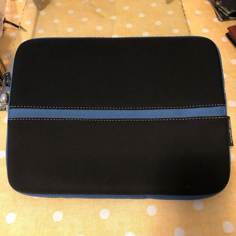 Targus zippered nice